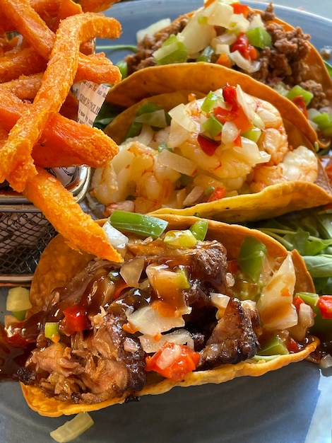 Closeup de tacos de carne mexicana chapeados