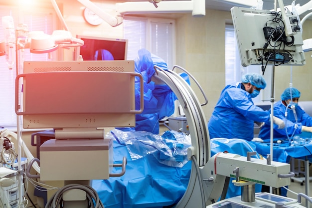 Foto closeup de um robô de cirurgia de alta tecnologia usado para treinamento em cirurgia minimamente invasiva
