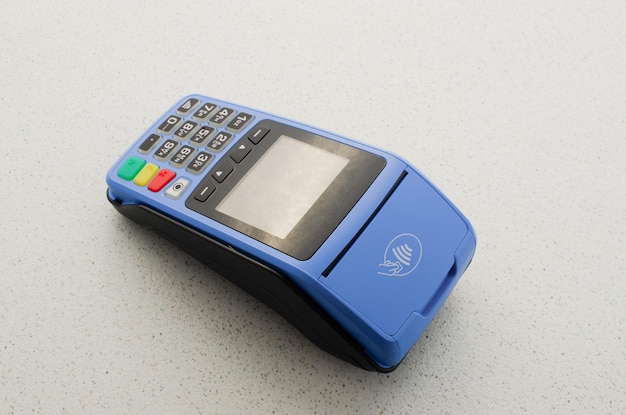 Closeup de un dispositivo de pago por tarjeta de crédito sin contacto que facilita transacciones rápidas y seguras Sin contacto que aporta practicidad y agilidad en las transacciones cara a cara