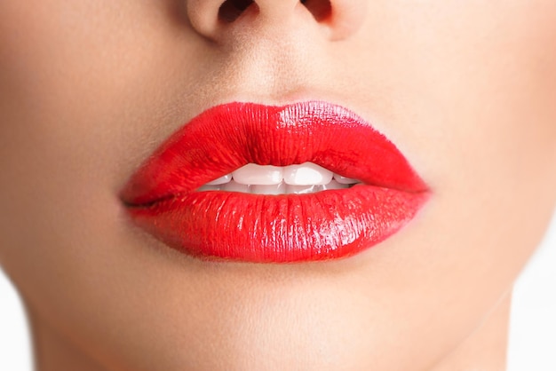 Closeup hermosos labios sexy labios regordetes que lápiz labial rojo