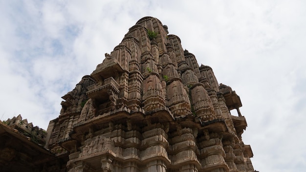 Closeup imagem gopinath templo de Rajasthan no meio das montanhas