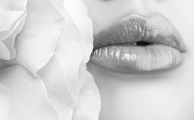 Closeup labios sensuales mujer boca sexy labio regordete lápiz labial