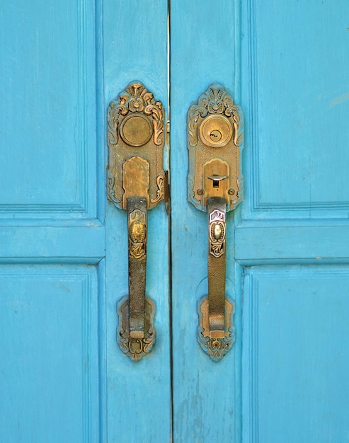 Closeup puerta de madera con cerradura