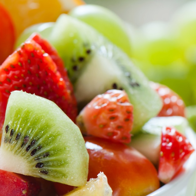 Closeup salada de frutas para comer saudável e fazer dieta