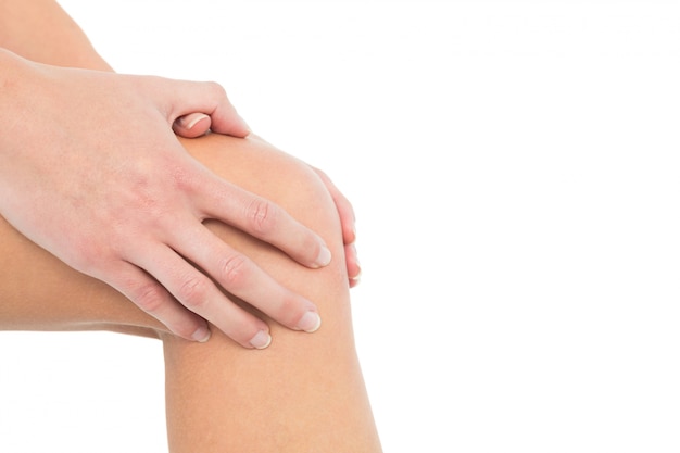 Closeup seção média de uma mulher com dor no joelho