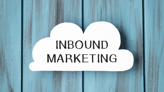 Cloud-ähnliches Whiteboard und Textnotizen dazu Inbound Marketing