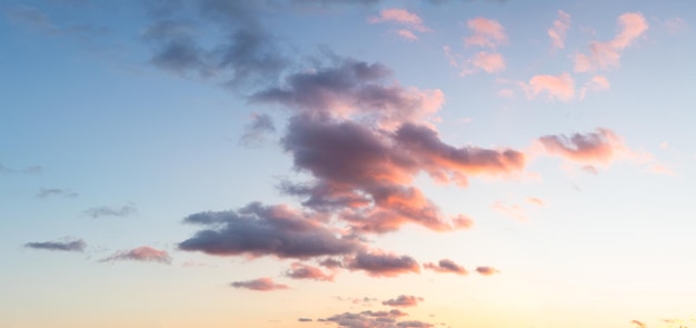 Cloudscape de alta definición al atardecer