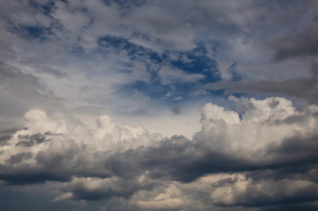 Foto cloudscape durante un día tormentoso fondo del cielo