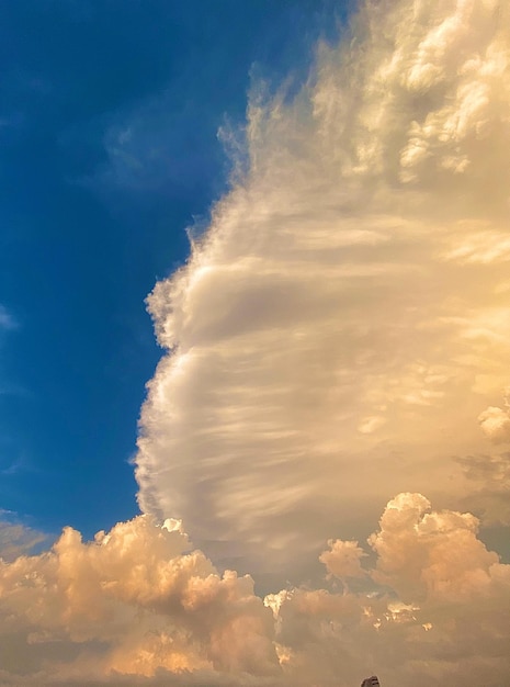 Cloudscape se ha desarrollado en una forma magnífica. Esta imagen fue tomada al amanecer.