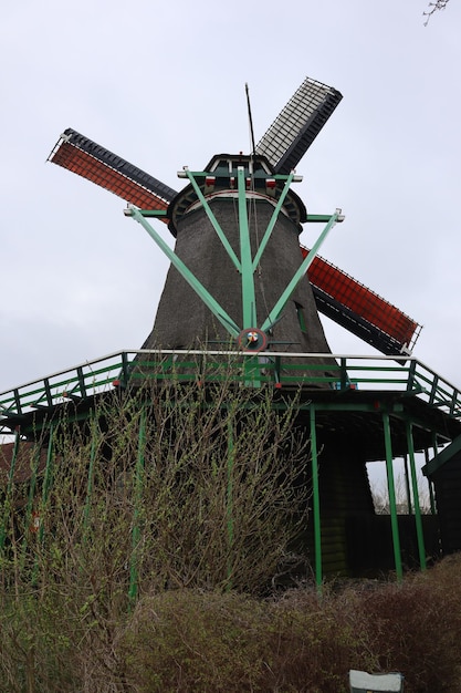 CLOUDY Zaanse Schans (en inglés)