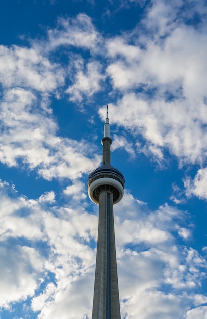 CN Tower em Toronto, a torre alta original