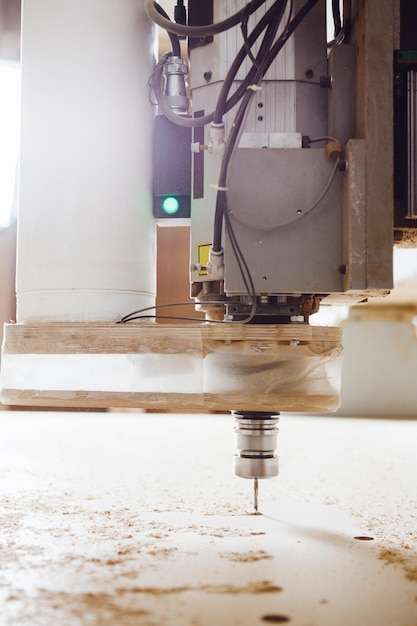 Cnc-Maschine, die Holz schneidet Holzbearbeitungsindustrie