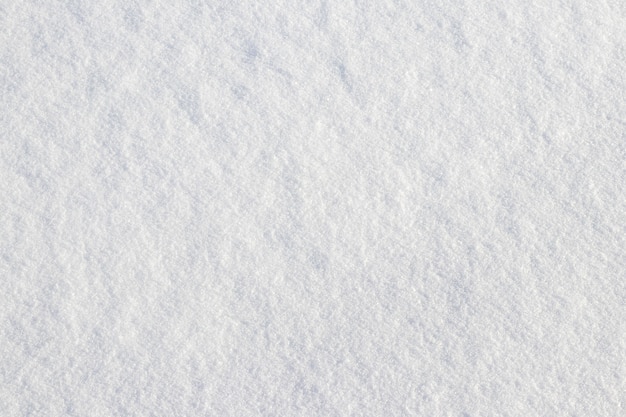 Cobertura de neve uniforme. Textura de neve em um terreno plano