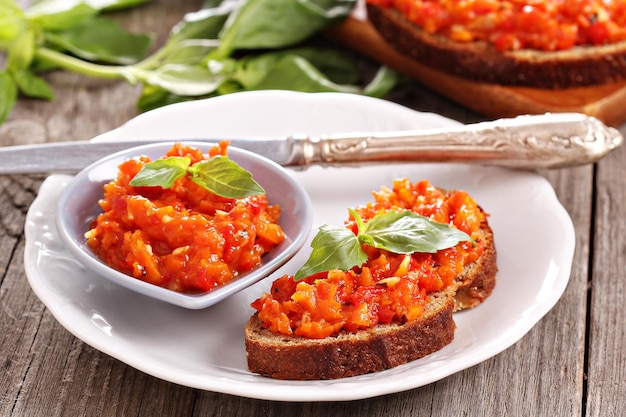 Cobertura de verduras con pan