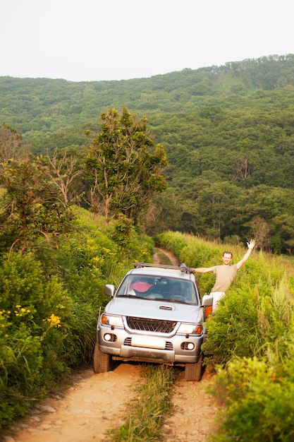 Coche 4x4 paró su carrera para hacer una foto en este hermoso lugar