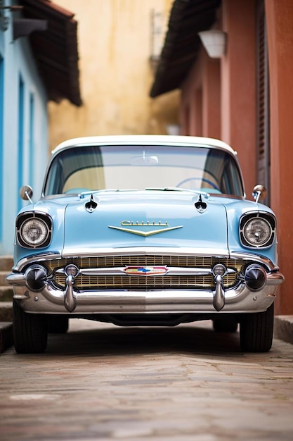 un coche azul con el capó arriba y la capucha arriba