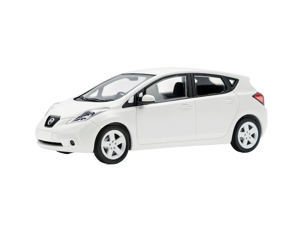 un coche blanco sobre un fondo blanco
