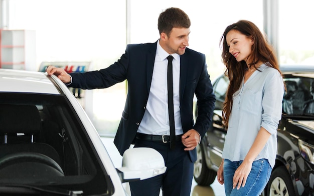 Coche compras mujeres gente negocio alegre lujo