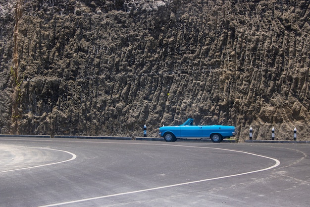 Coche convertible azul