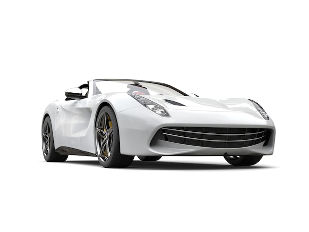 Coche deportivo blanco limpio de lujo con ángulo de visión bajo