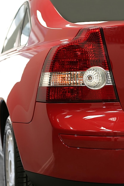 coche moderno rojo