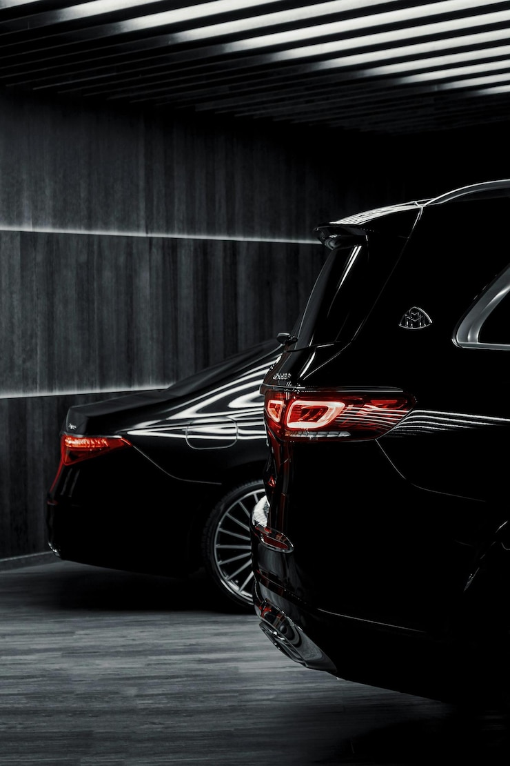 Foto un coche negro con la palabra bmw en el lado
