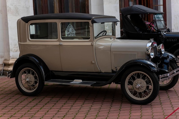 coche retro. Auto antiguo. Carro viejo