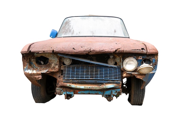 Un coche roto debido al accidente de choque