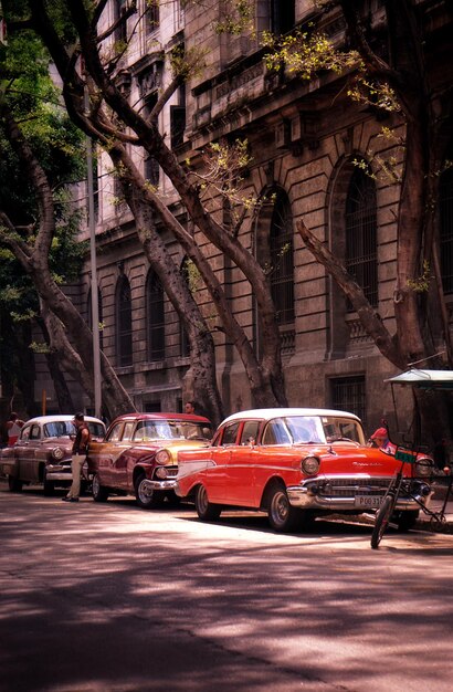 Foto coches en las calles de la habana