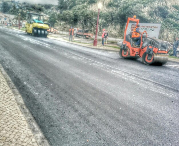 Foto coches estacionados en la carretera