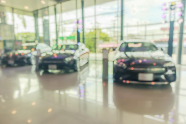 Foto coches nuevos en el interior de la sala de exposiciones borroso fondo abstracto