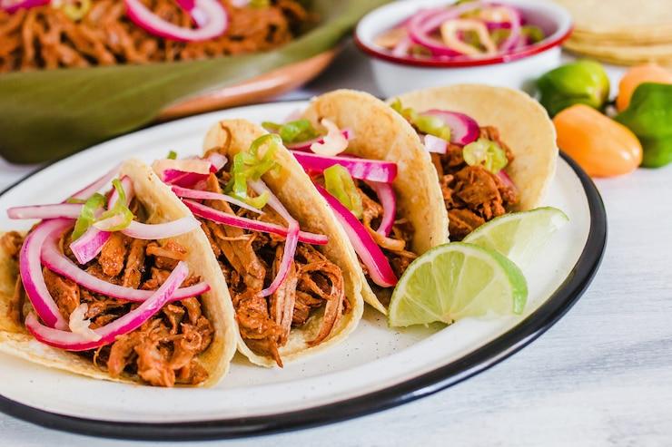 Foto cochinita pibil, tacos mexicanos culinária maia de yucatan méxico