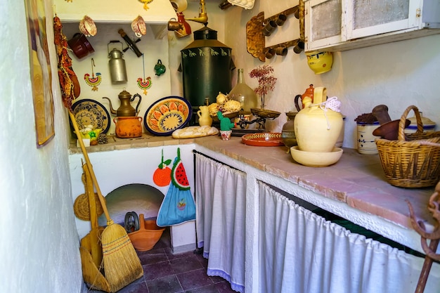 Cocina antigua andaluza con materiales y objetos de épocas pasadas. Córdoba España.