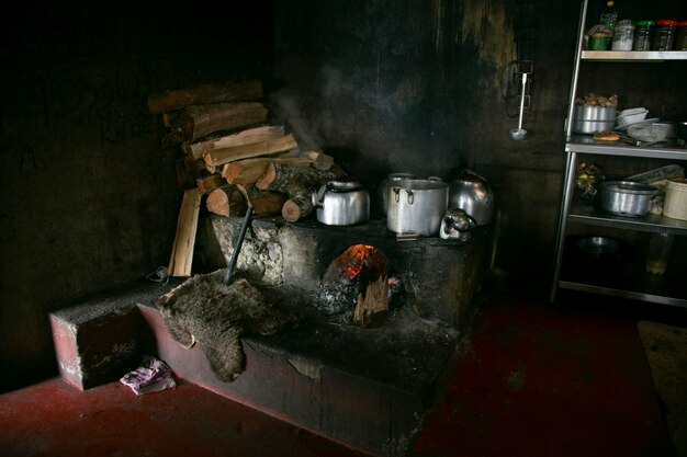 Cocina de una casa en la selva amazónica peruana cerca de la ciudad de Tarapoto