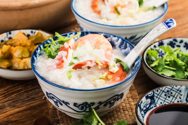 Cocina china: una papilla de mariscos a la cazuela.