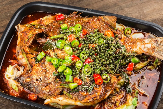 Cocina china: un plato de pescado asado picante