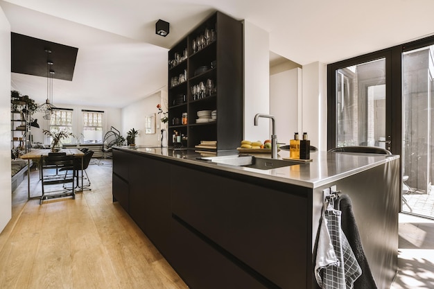 Cocina y comedor en apartamento moderno