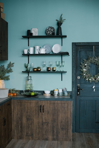 Cocina escandinava con estilo, decorada para Navidad y Año Nuevo