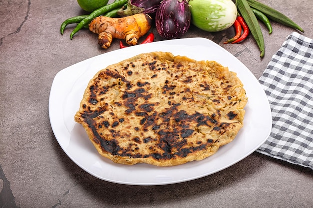 Cocina india rellenada con Aloo paratha