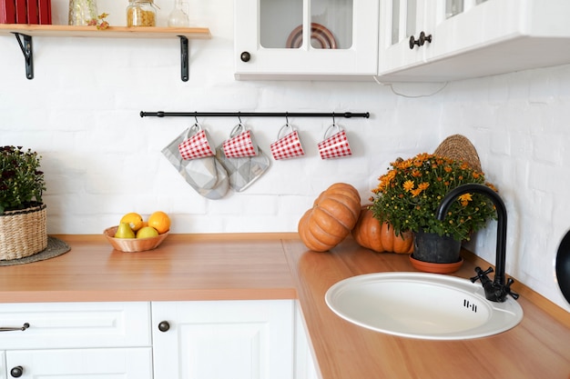 Cocina interior otoño mesa de madera