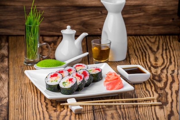 Cocina japonesa con mariscos frescos.