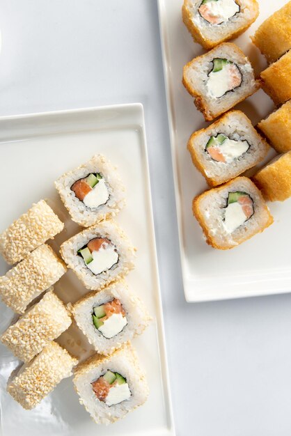 cocina japonesa varios tipos de rollos de sushi banner de sushi