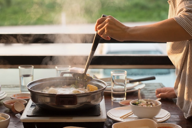 Cocina de olla caliente japonesa