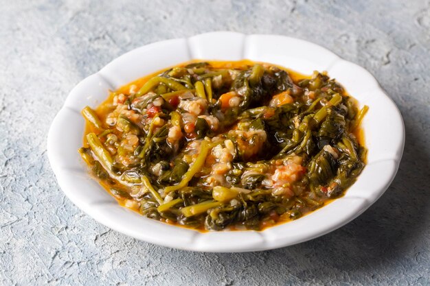 Cocina tradicional turca; espinaca con arroz, sopa de espinaca. Nombre turco; pirincli ispanak yemegi, ispanak corbasi