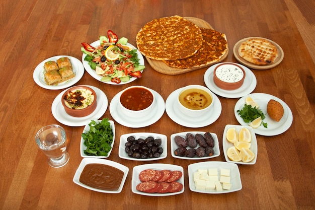 Cocina tradicional turca Varios platos sopas y aperitivos