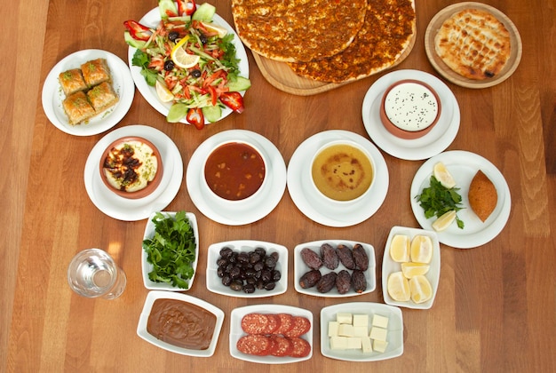 Cocina tradicional turca Varios platos sopas y aperitivos