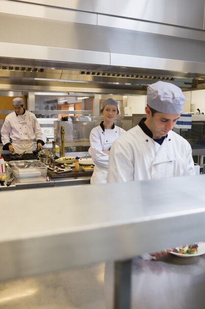 Cocina de tres cocineros