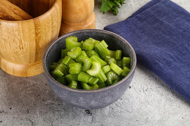 Cocina vegana Tiempo de apio en rodajas