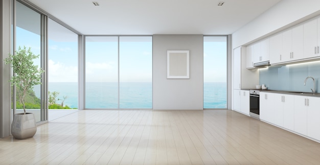 Cocina con vistas al mar de la casa de playa de lujo con planta de interior cerca de la puerta de cristal y piso de madera