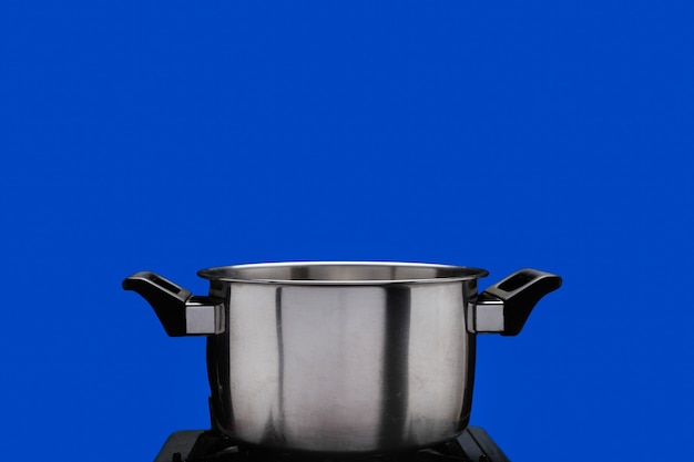 Foto cocinar al vapor sobre una olla, pantalla azul